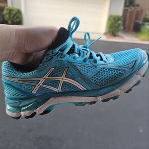 Asics GT 2000 shoes